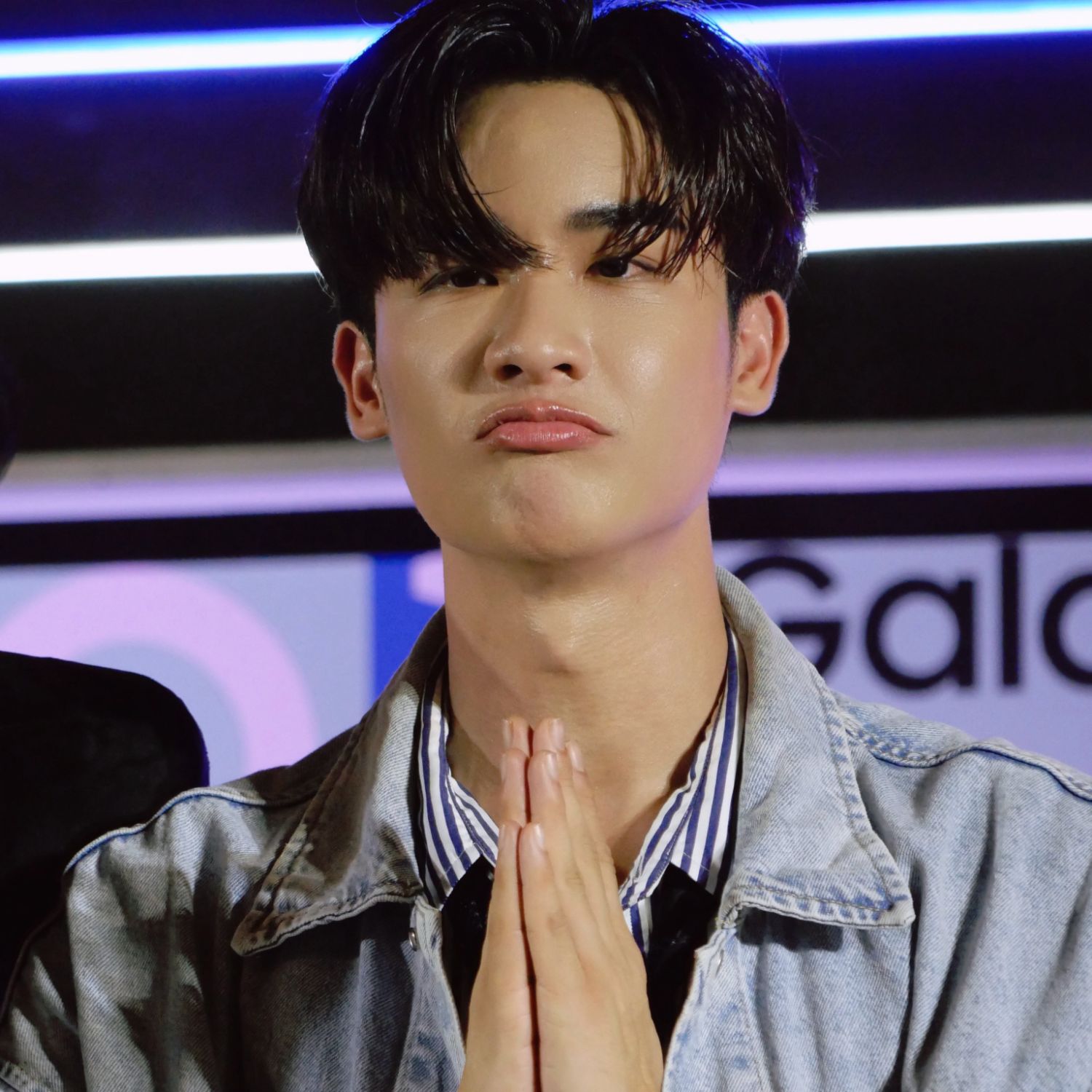A moment captured by a fan of Tay Tawan Vihokratana