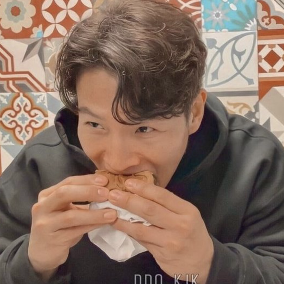 Behind-the-scenes cut of Kim Jongkook