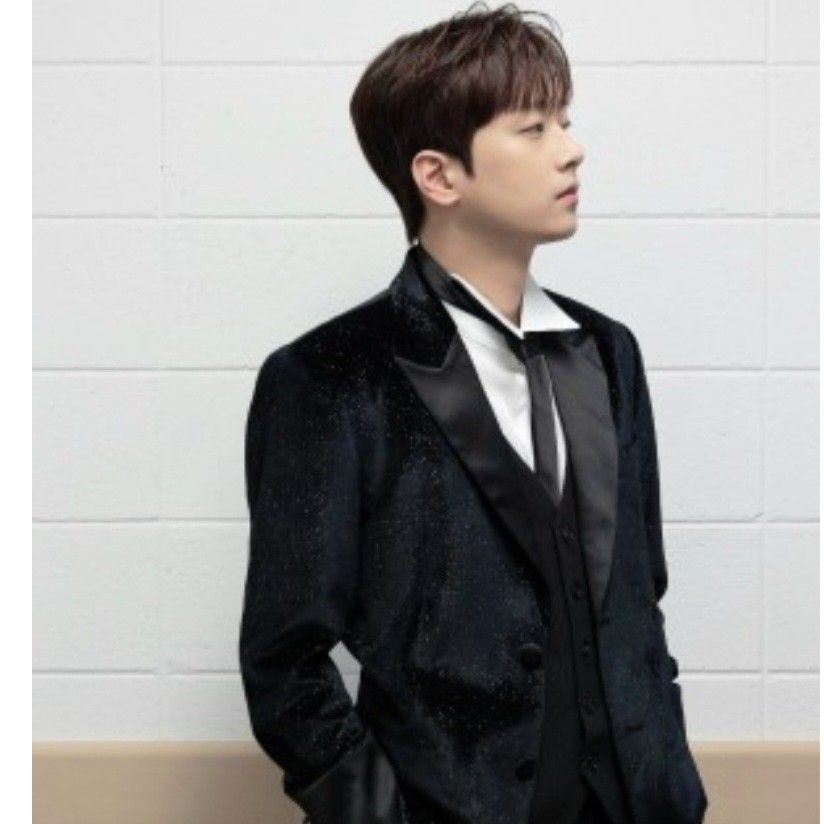 Behind-the-scenes cut of Lee Chanwon