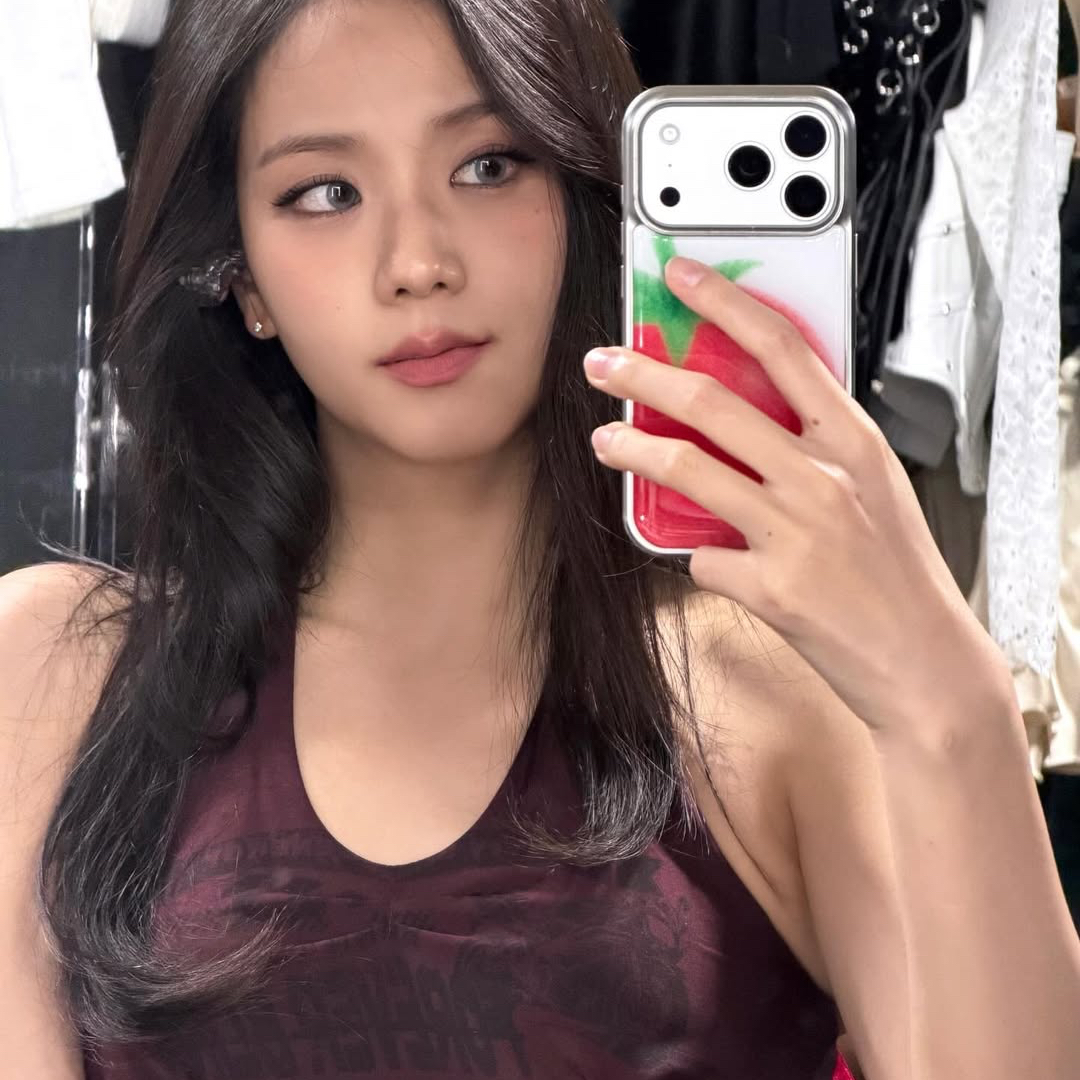 Latest photo of Jisoo (1995)