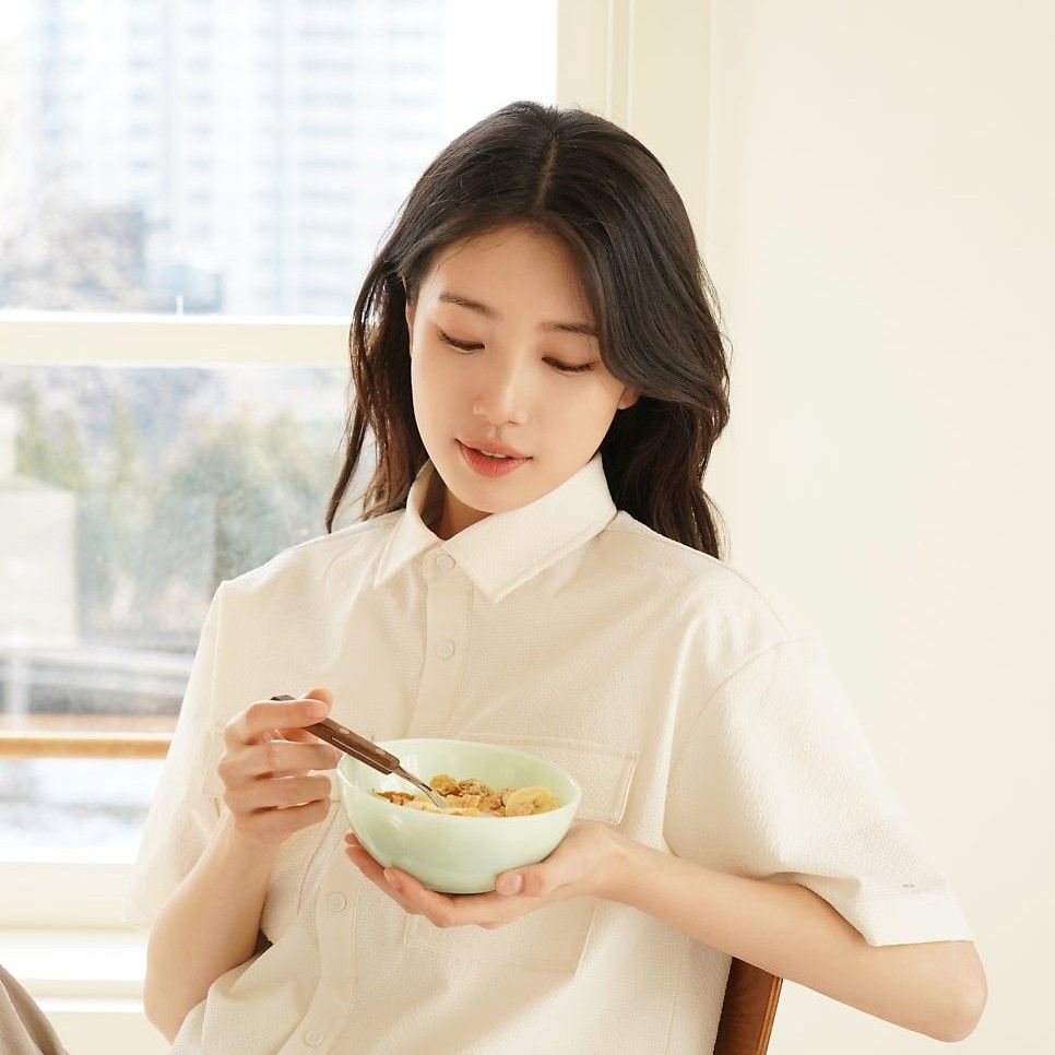 Recent activity shot of Bae Suzy