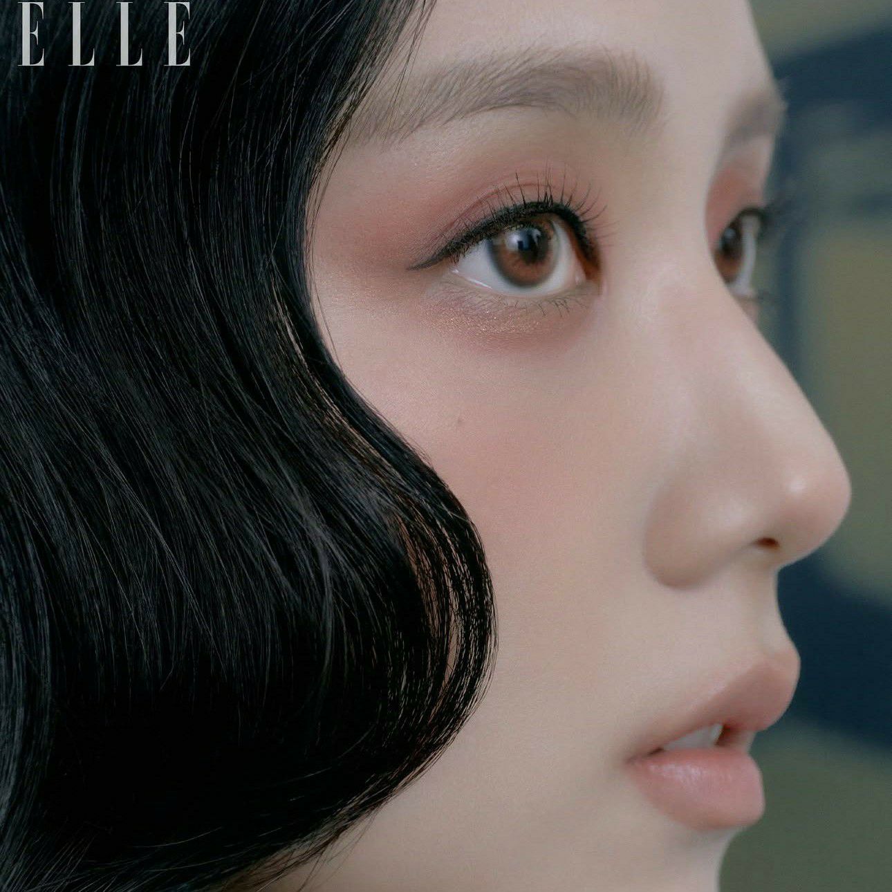 Behind-the-scenes cut of Jisoo (1995)