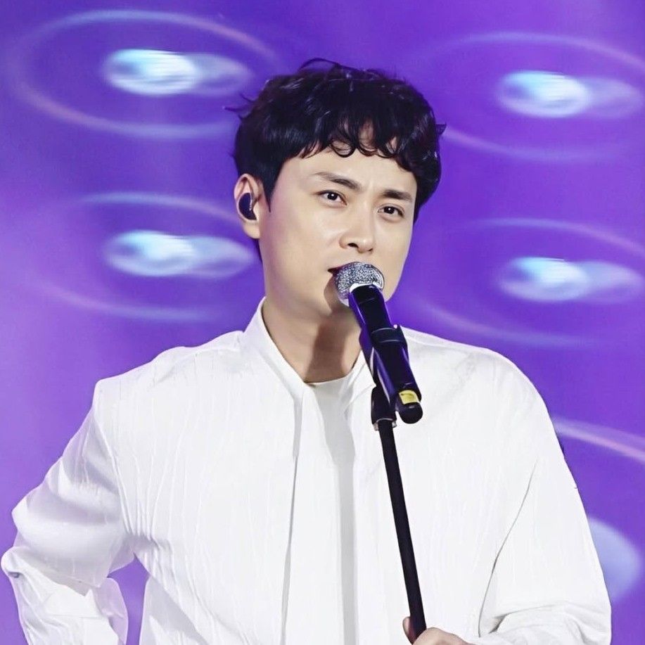 Recent activity shot of Min Kyunghoon