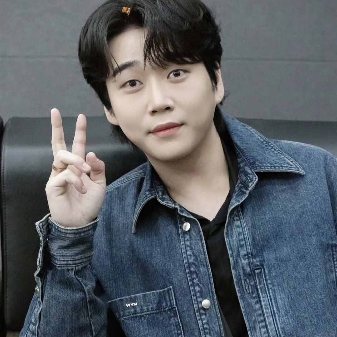 A moment captured by a fan of Hwang Youngwoong