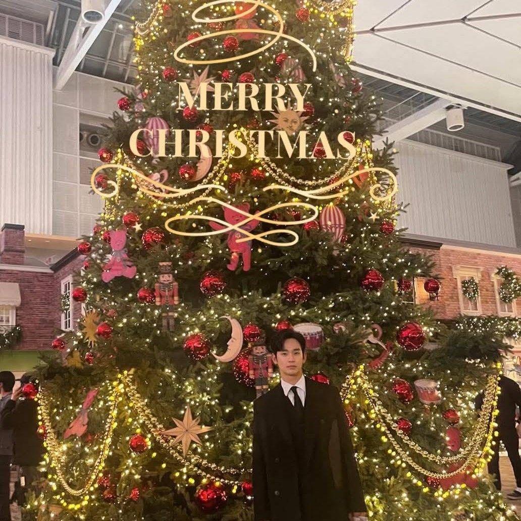 金秀贤的最新照片