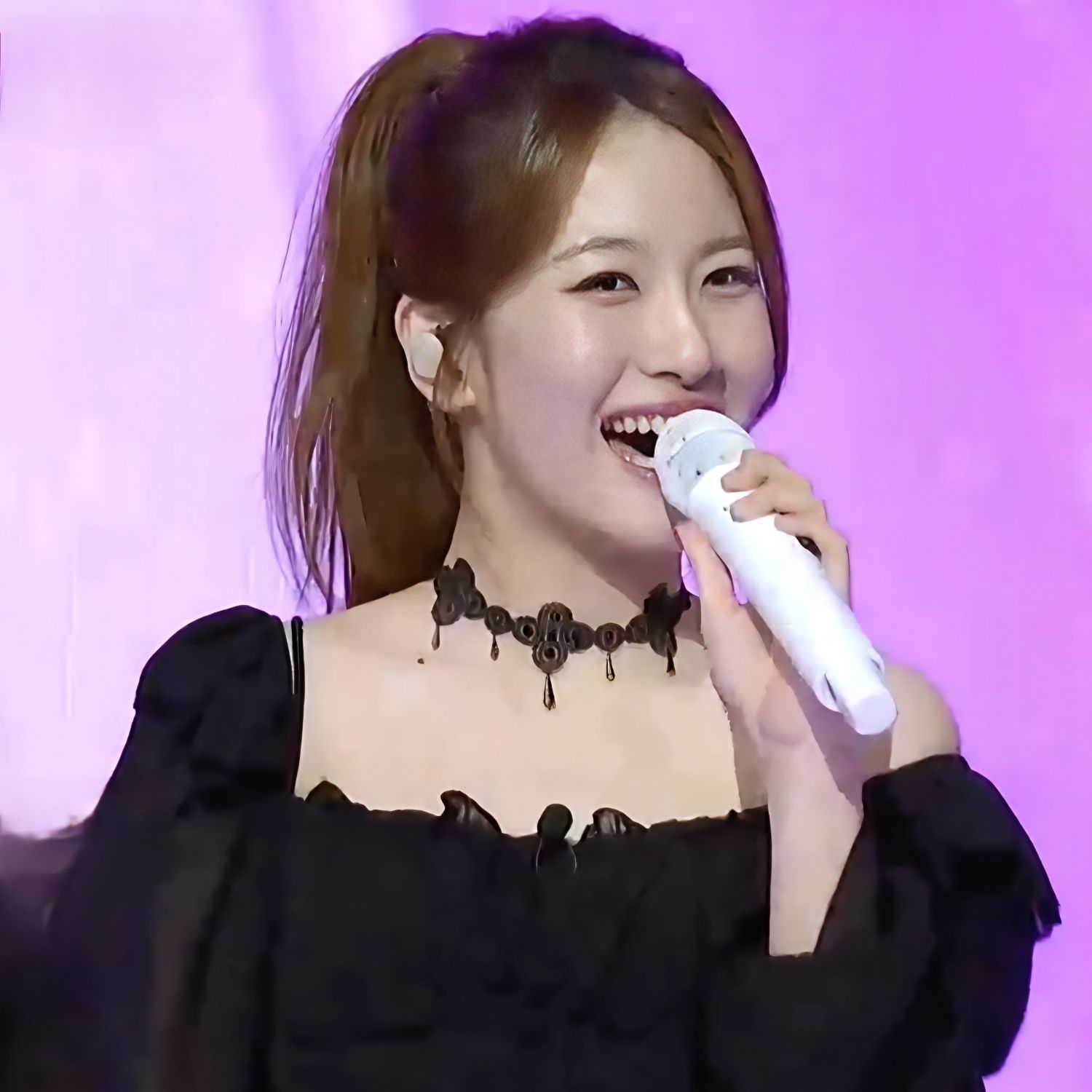 A moment captured by a fan of Oh Yujin