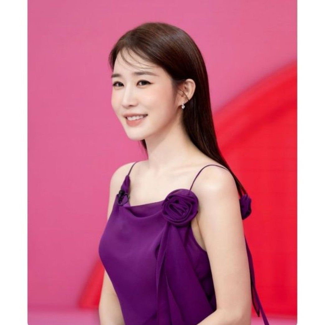 Behind-the-scenes cut of Yoo Inna