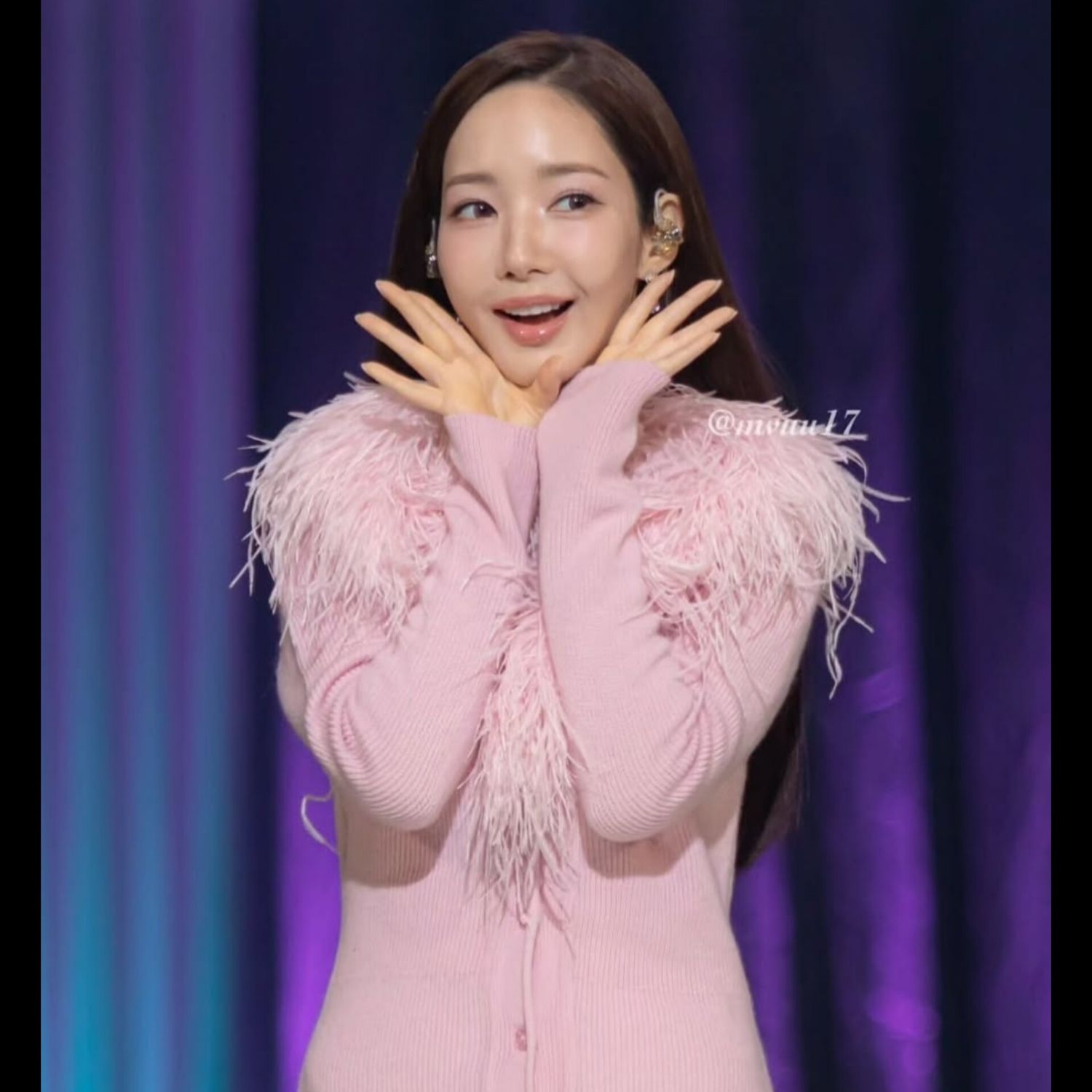 粉絲拍下的朴敏英瞬間