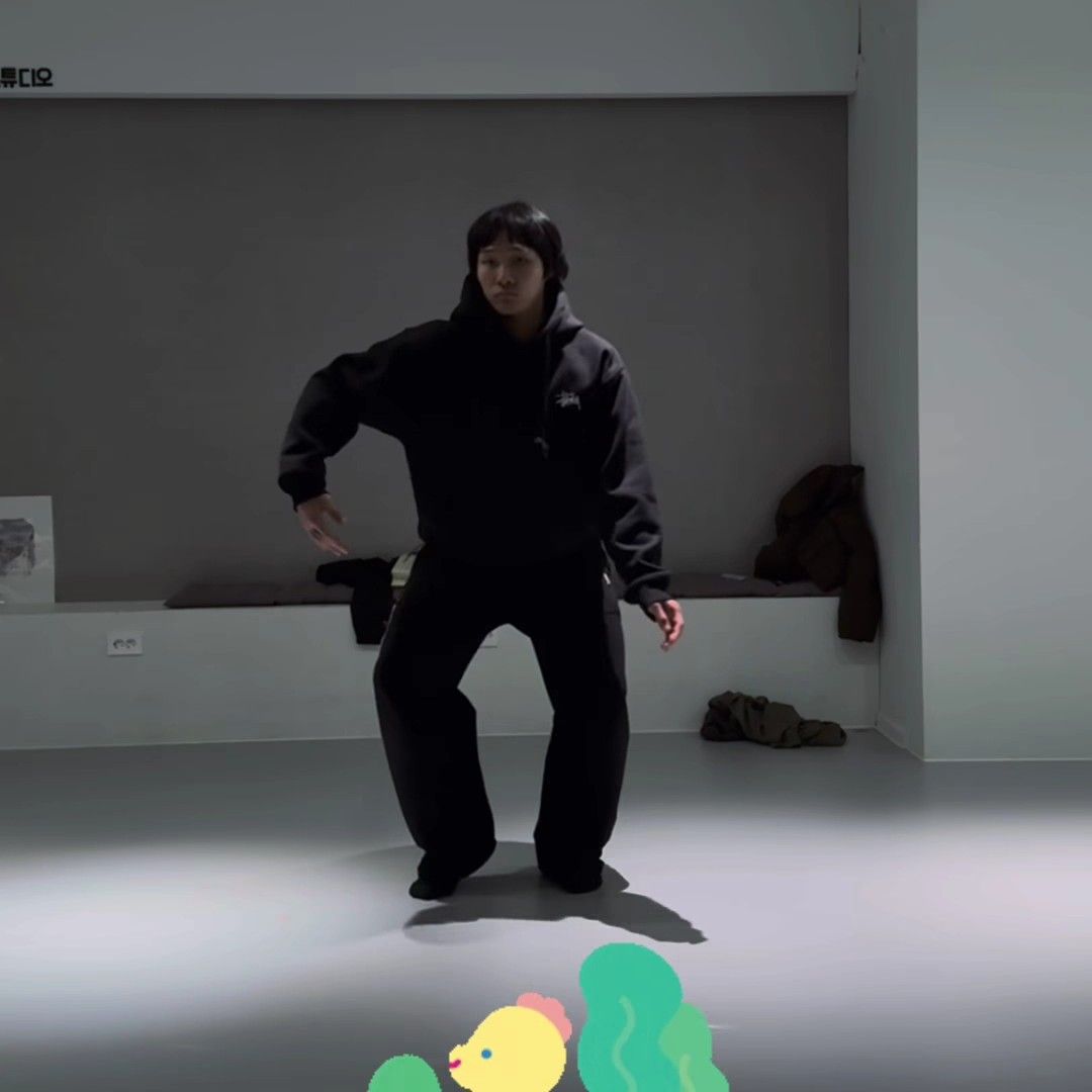 Behind-the-scenes cut of Ki Moogan