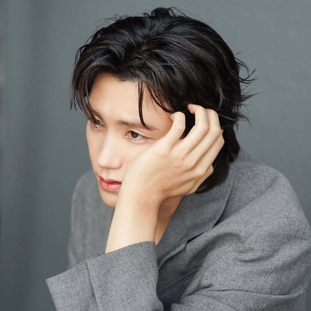 Behind-the-scenes cut of Park Hyungsik