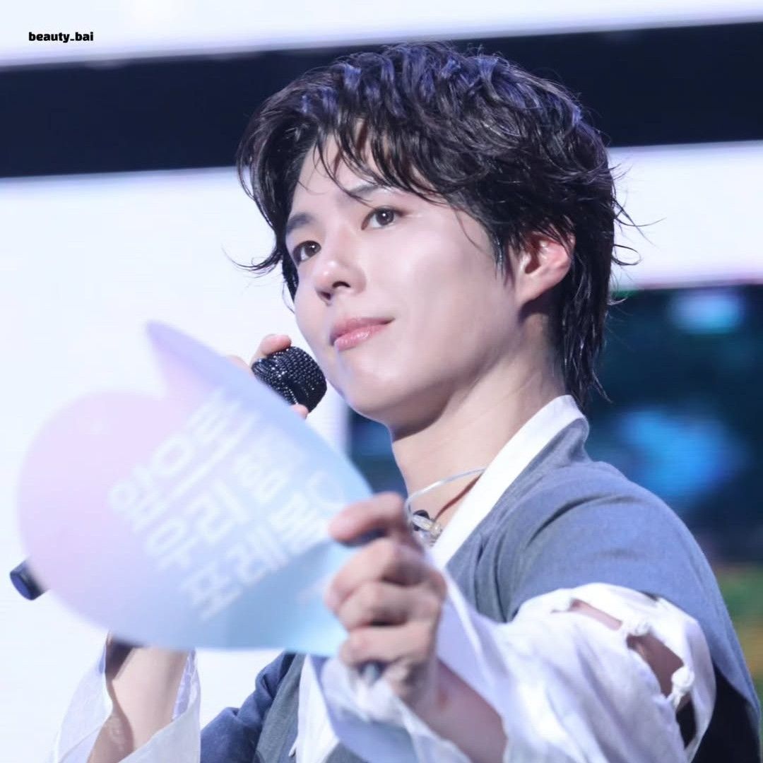 A moment captured by a fan of Park Bogum