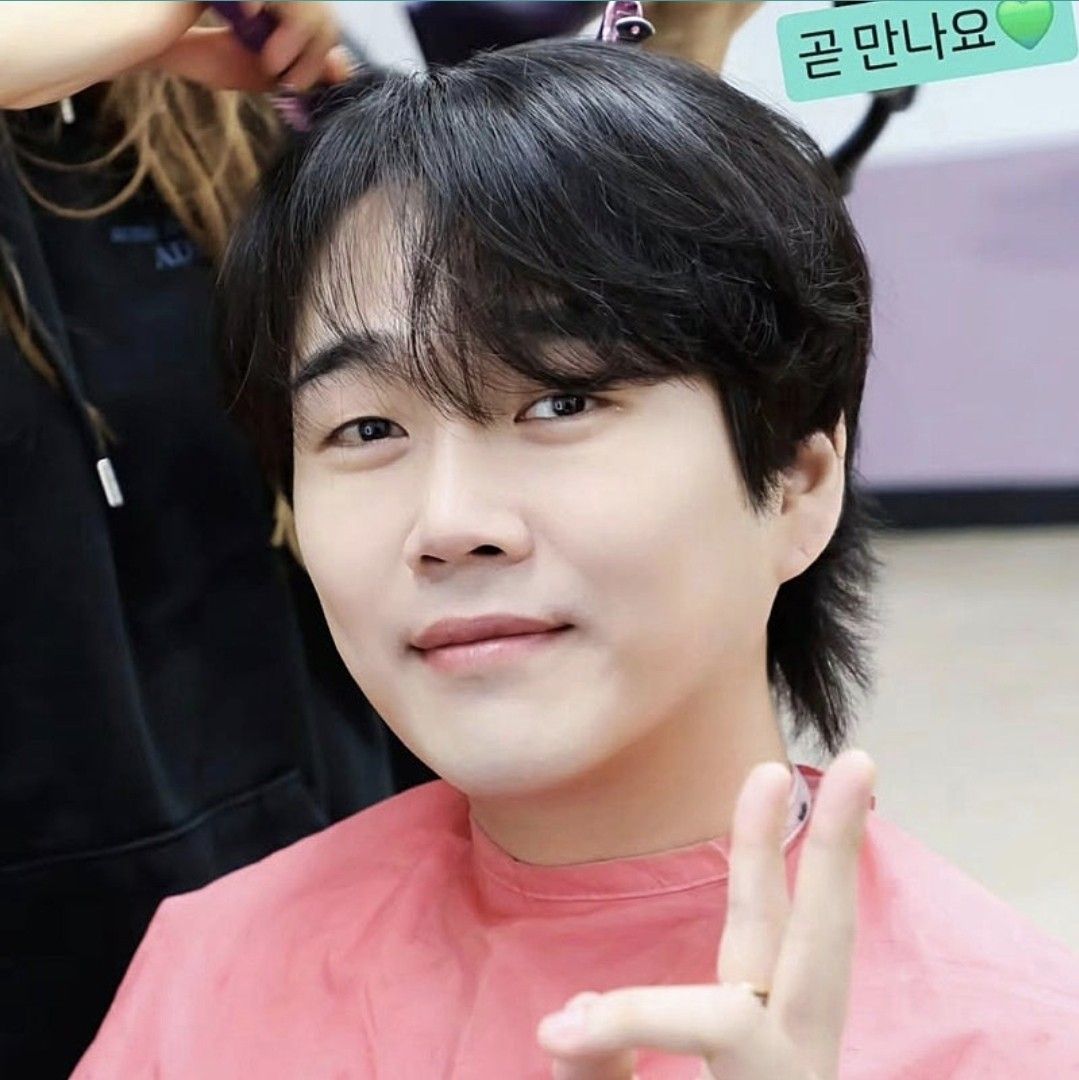 Behind-the-scenes cut of Hwang Youngwoong