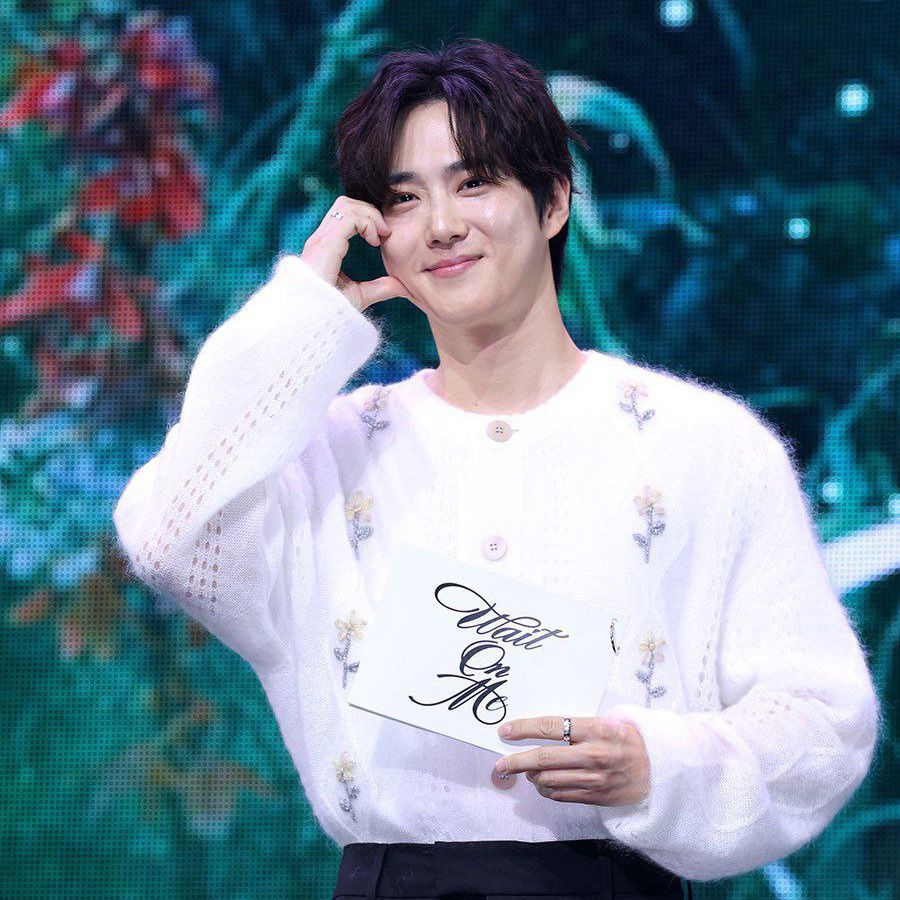 A moment captured by a fan of Suho