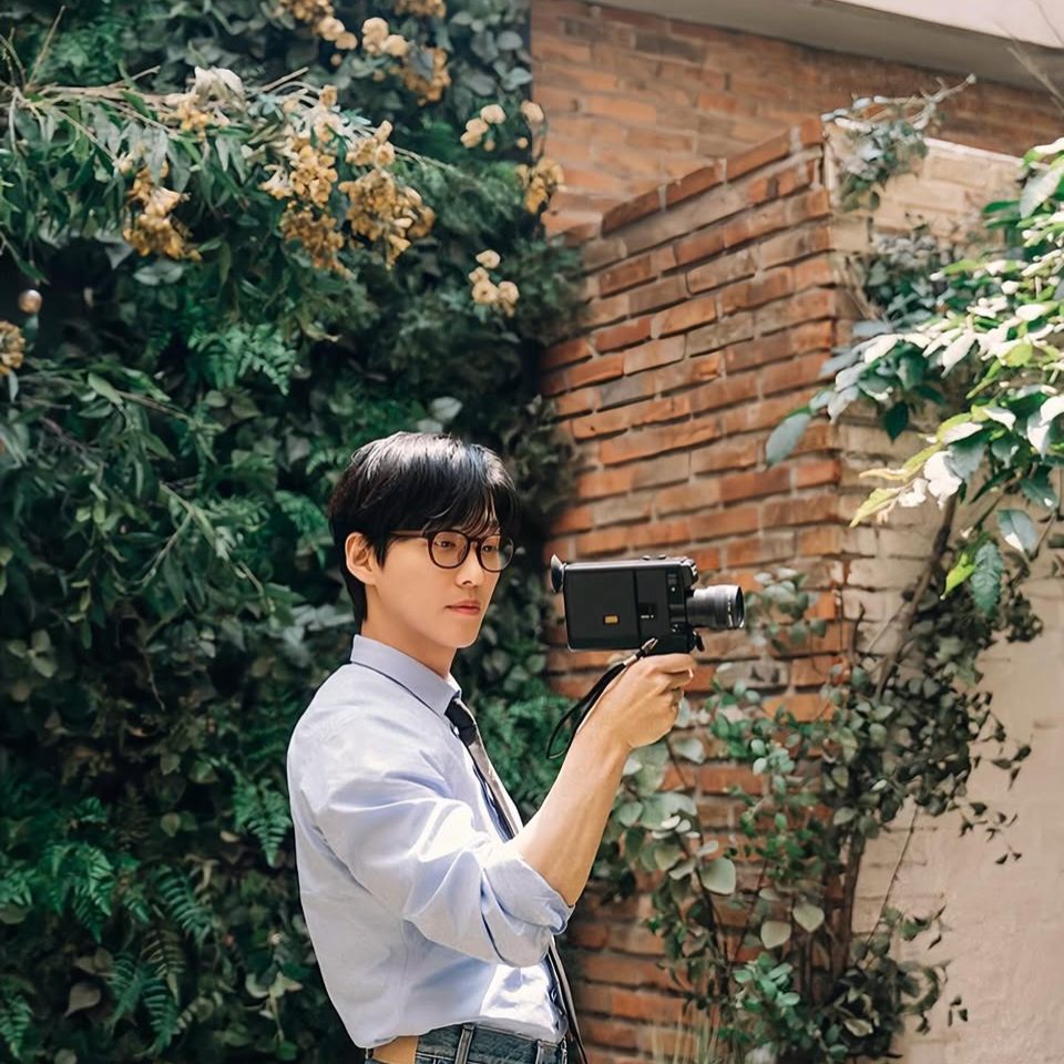Behind-the-scenes cut of Namkoong Min