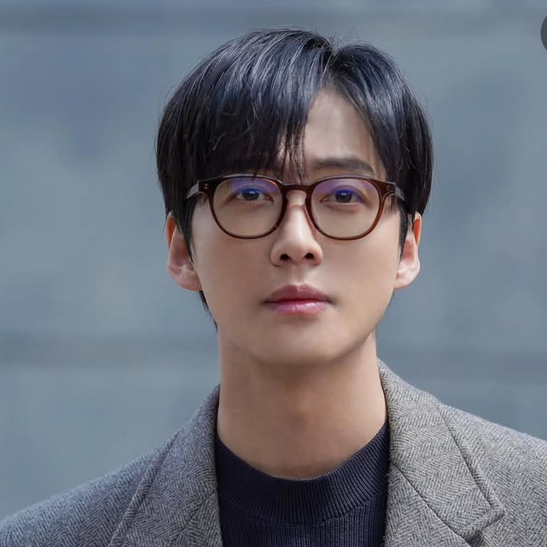 Latest photo of Namkoong Min