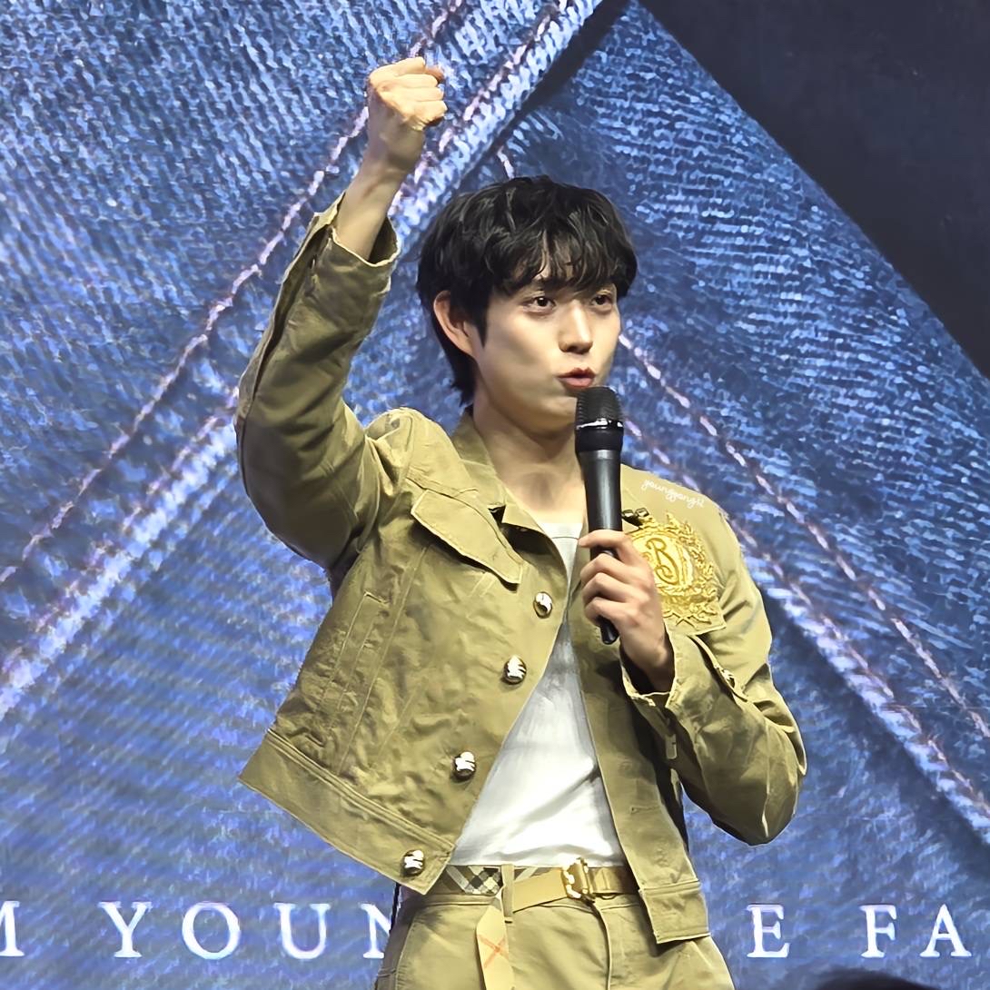 A moment captured by a fan of Kim Youngdae