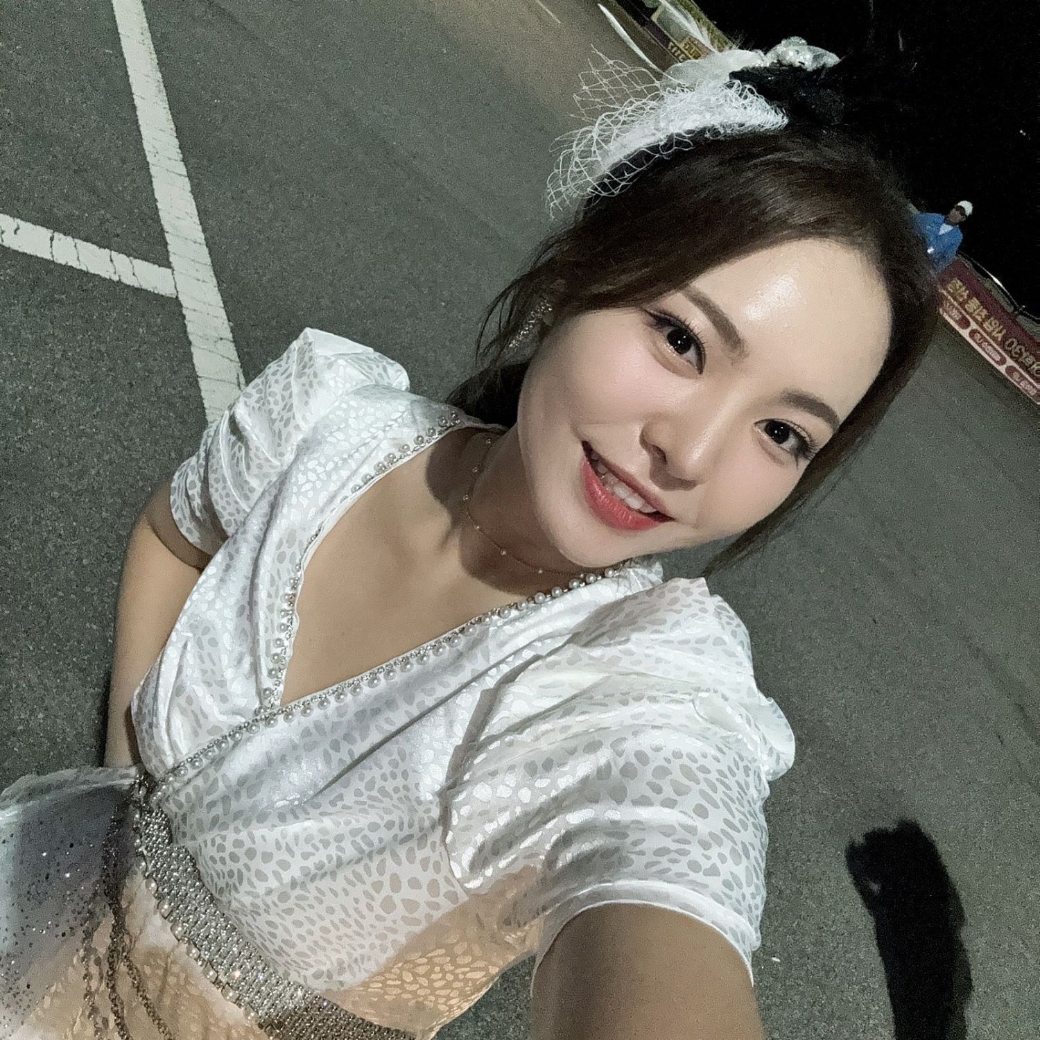 Behind-the-scenes cut of Miss Kim