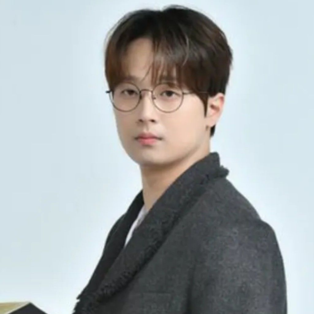 Behind-the-scenes cut of Lee Chanwon