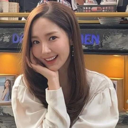 Behind-the-scenes cut of Park Minyoung