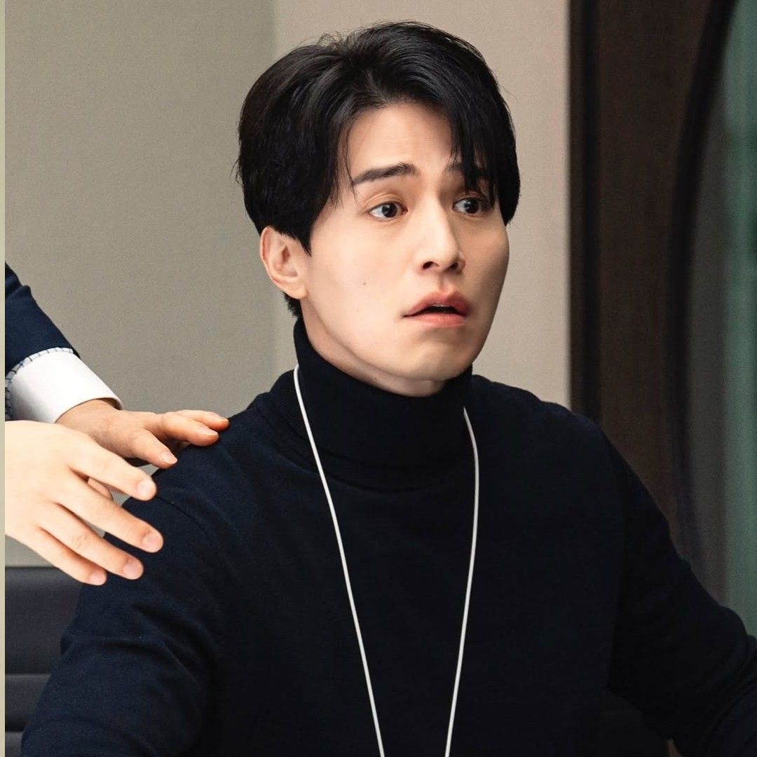 Recent activity shot of Lee Dongwook