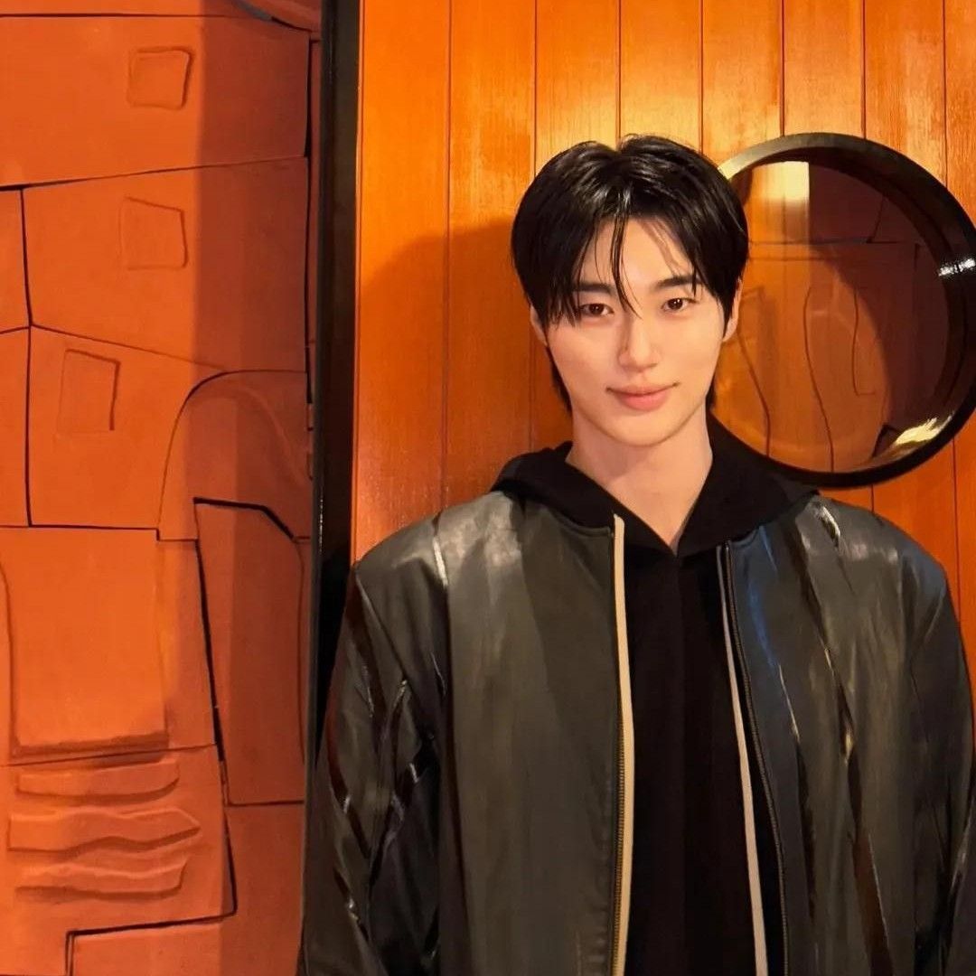 Behind-the-scenes cut of Byeon Wooseok