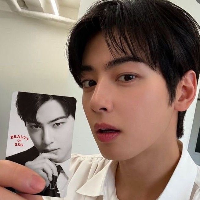 A moment captured by a fan of Cha Eunwoo