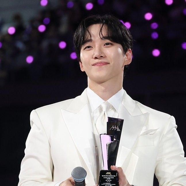 イ・ジュノの最近の活動ショット