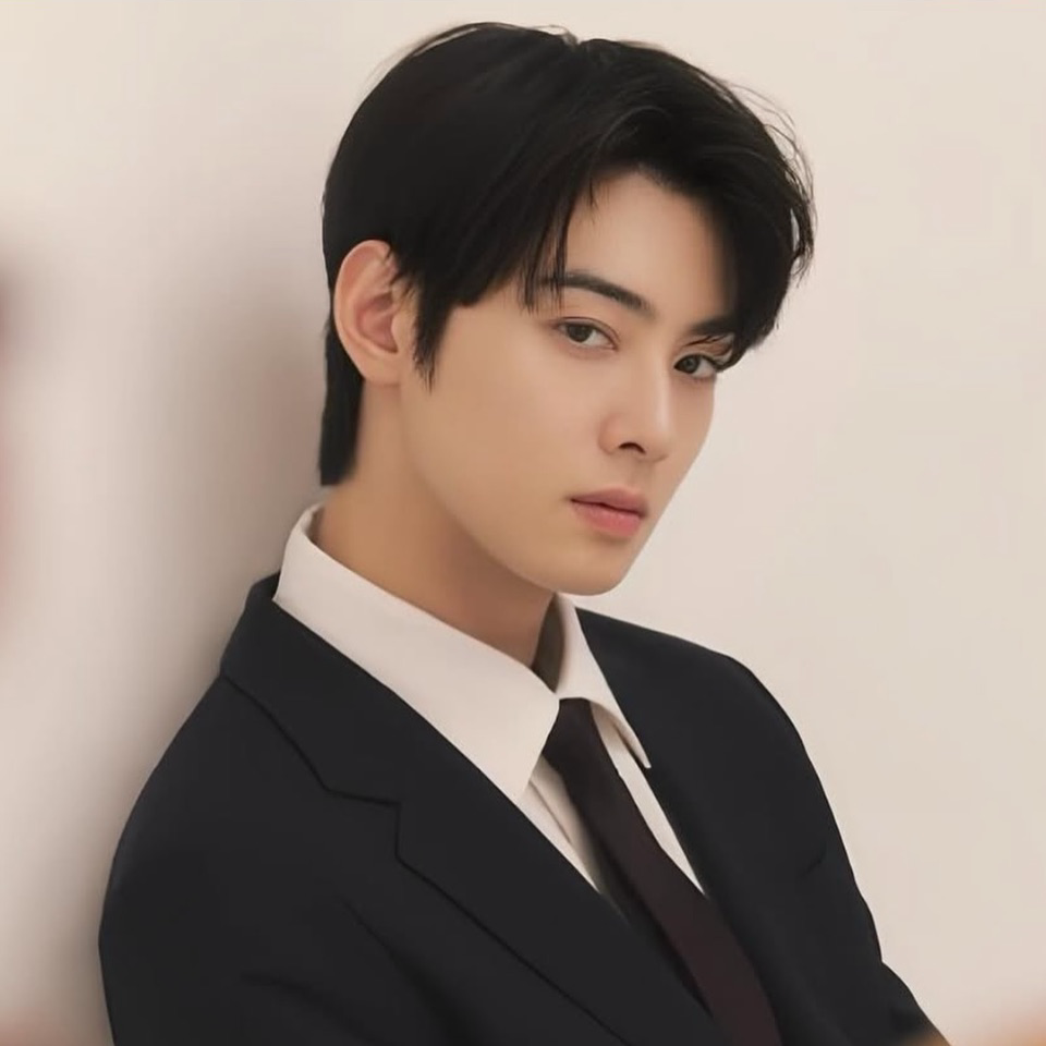 Latest photo of Cha Eunwoo