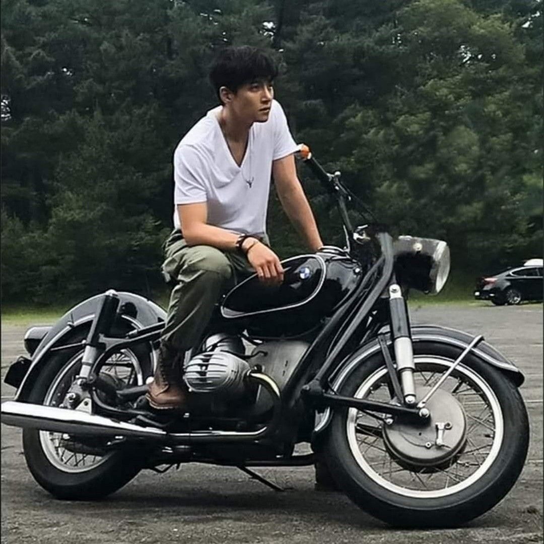 Behind-the-scenes cut of Ji Changwook