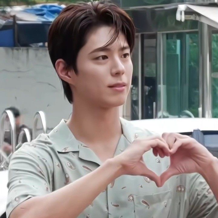 Behind-the-scenes cut of Park Bogum