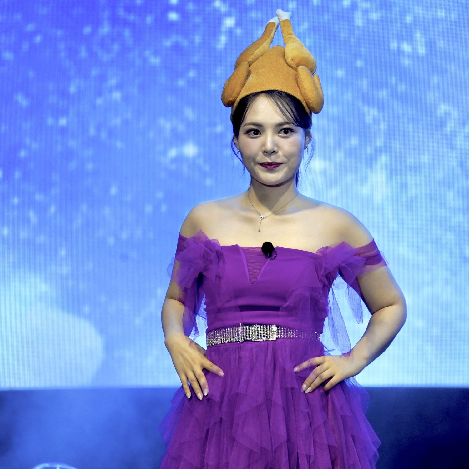 Behind-the-scenes cut of Miss Kim