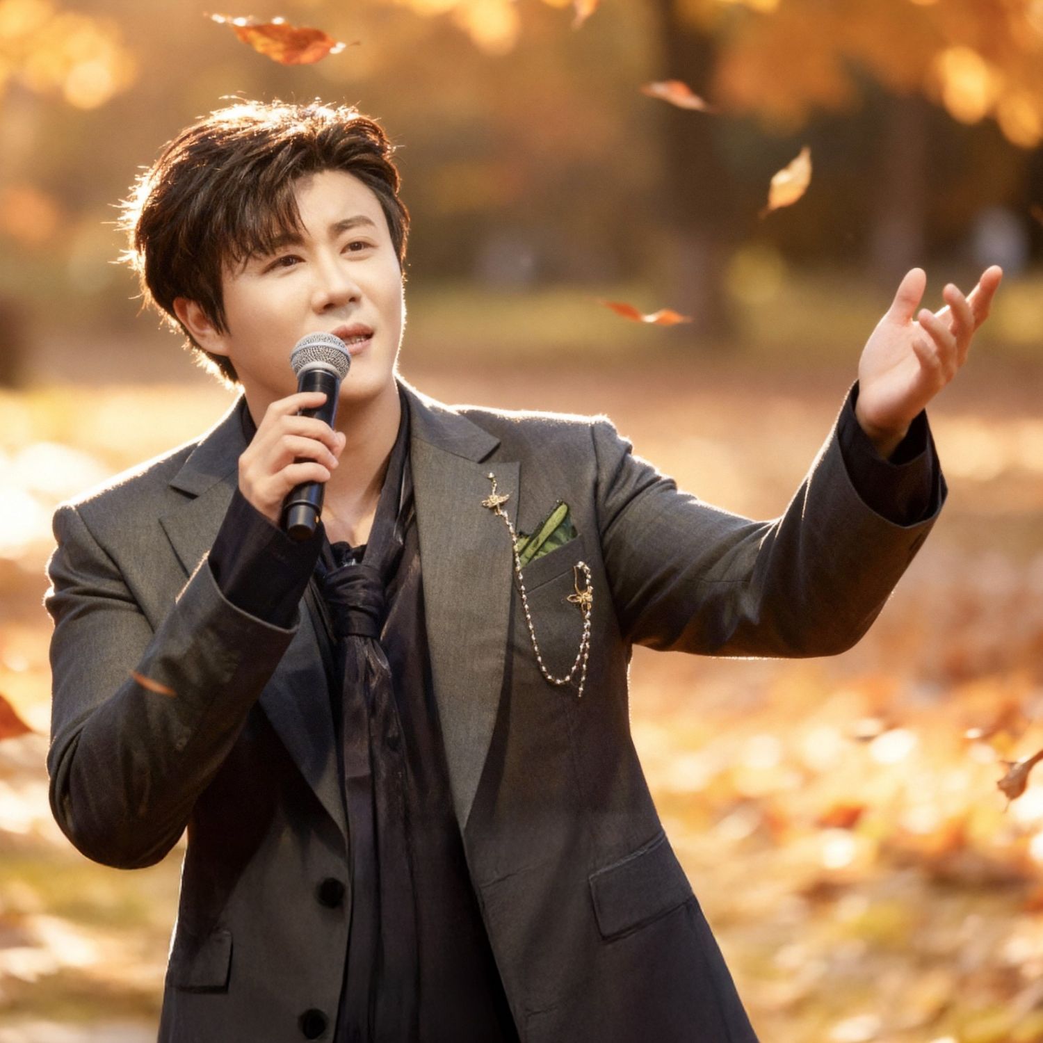 チン・ヘソンの最近の活動ショット