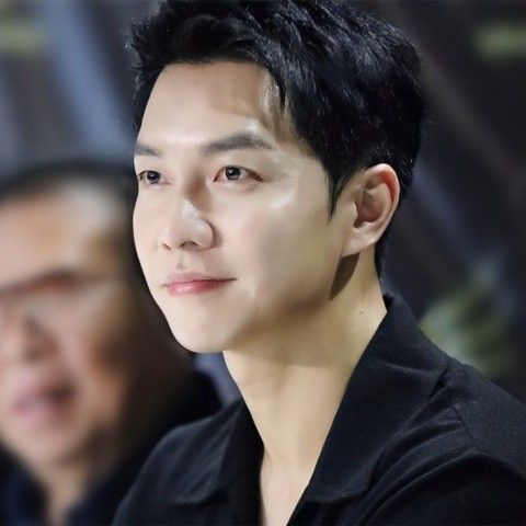 Latest photo of Lee Seunggi