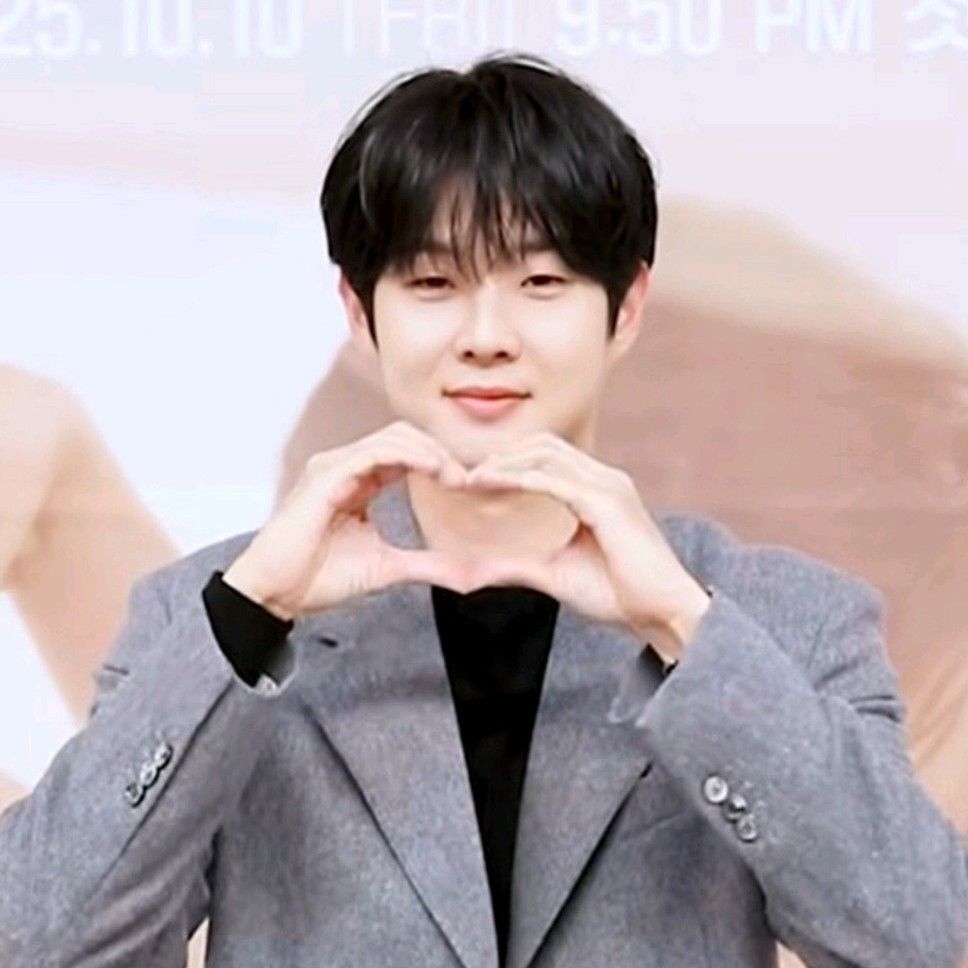 A moment captured by a fan of Choi Wooshik