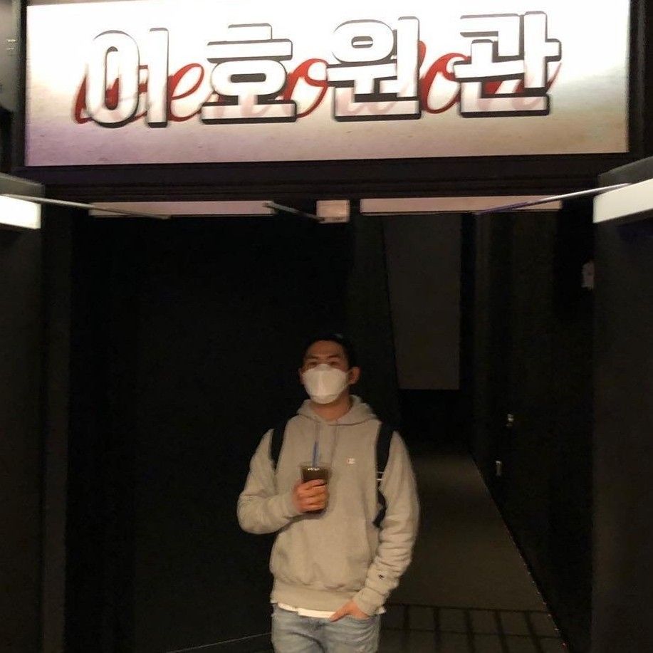 Behind-the-scenes cut of Hoya