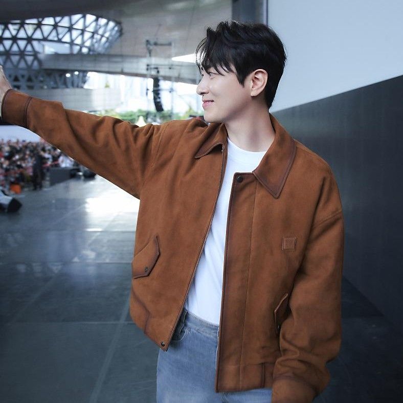 Behind-the-scenes cut of Lee Joonhyuk