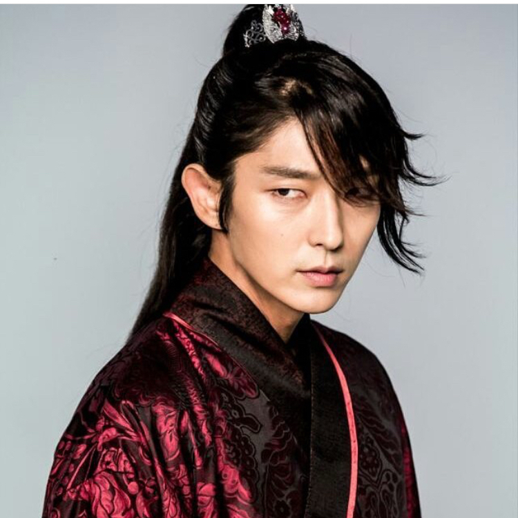 A moment captured by a fan of Lee Joongi