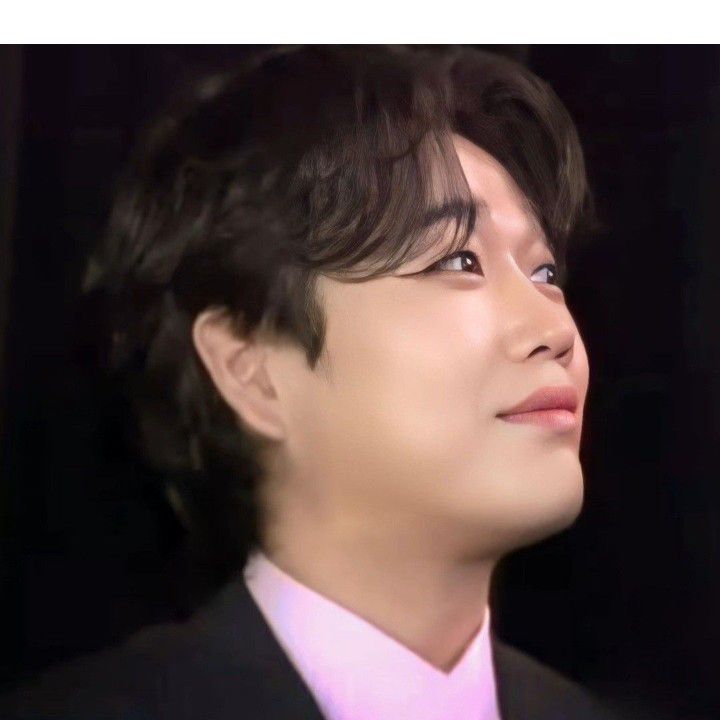 Latest photo of Hwang Youngwoong