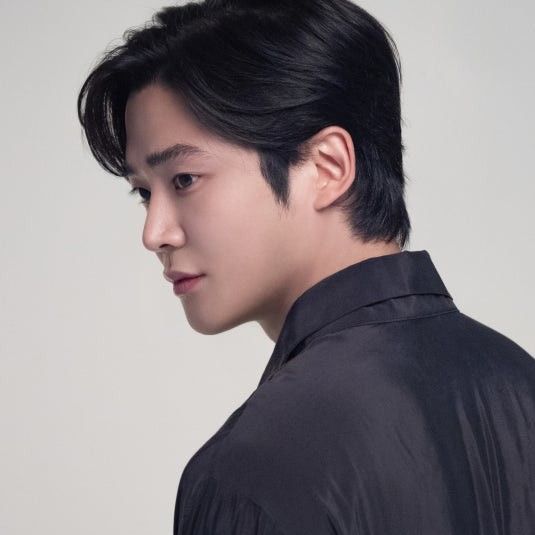 로운의 비하인드 컷