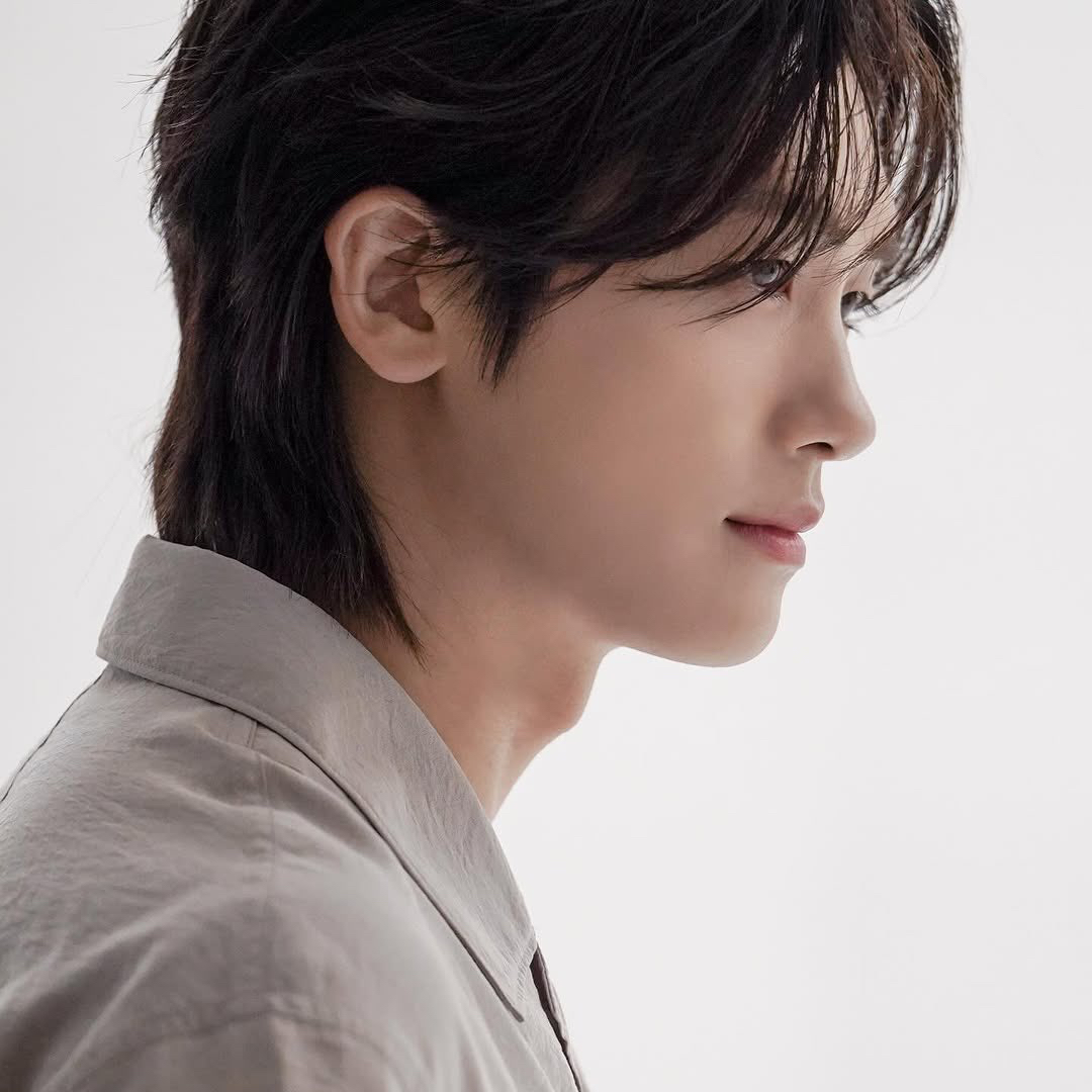 A moment captured by a fan of Park Hyungsik