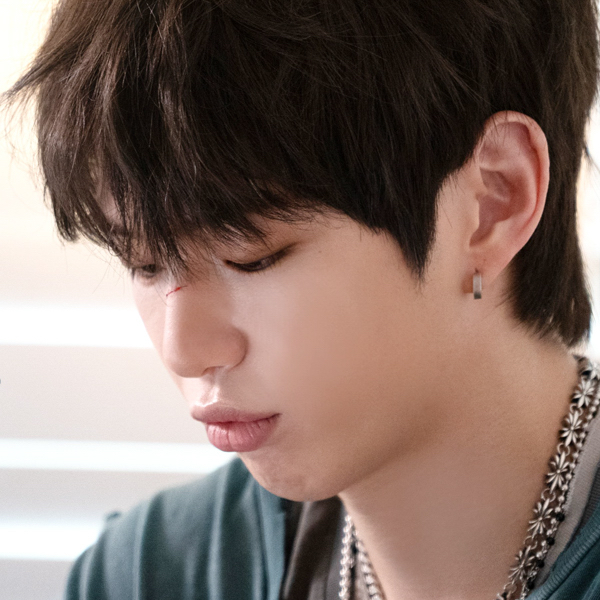 Behind-the-scenes cut of Secret Garden