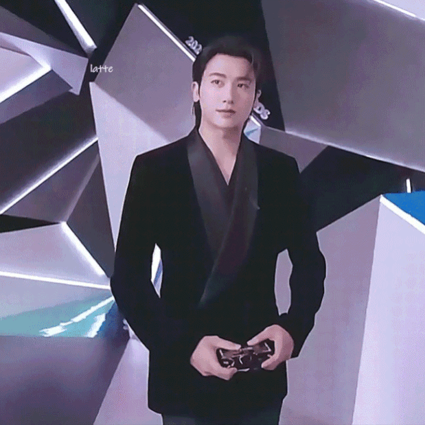 Behind-the-scenes cut of Park Hyungsik