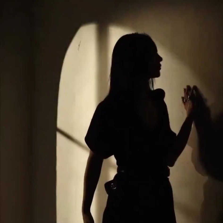 Behind-the-scenes cut of Kim Jiwon
