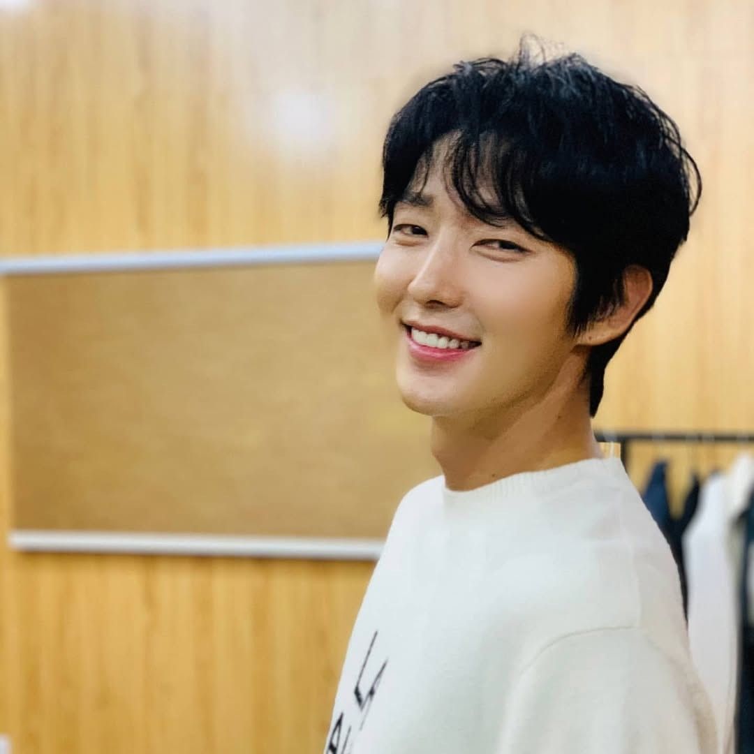 A moment captured by a fan of Lee Joongi