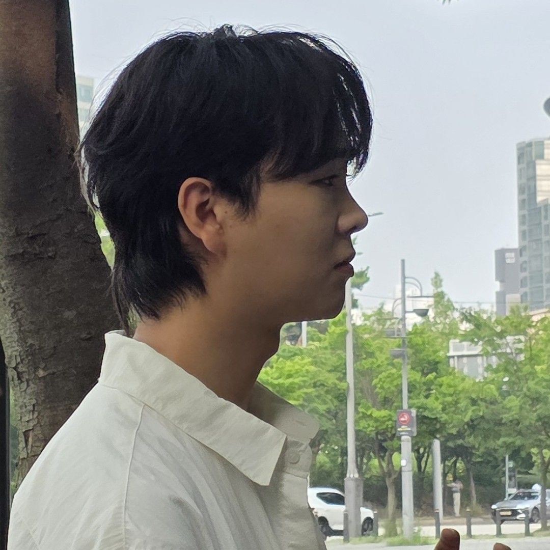 A moment captured by a fan of Song Minjun