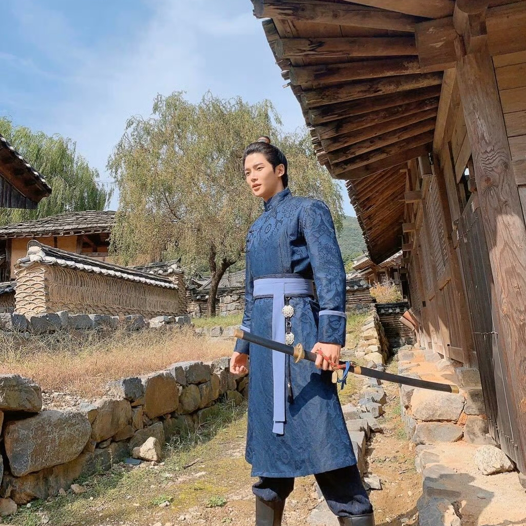 로운의 비하인드 컷