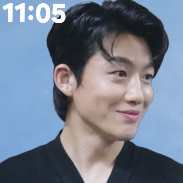 A moment captured by a fan of Shin Seungtae