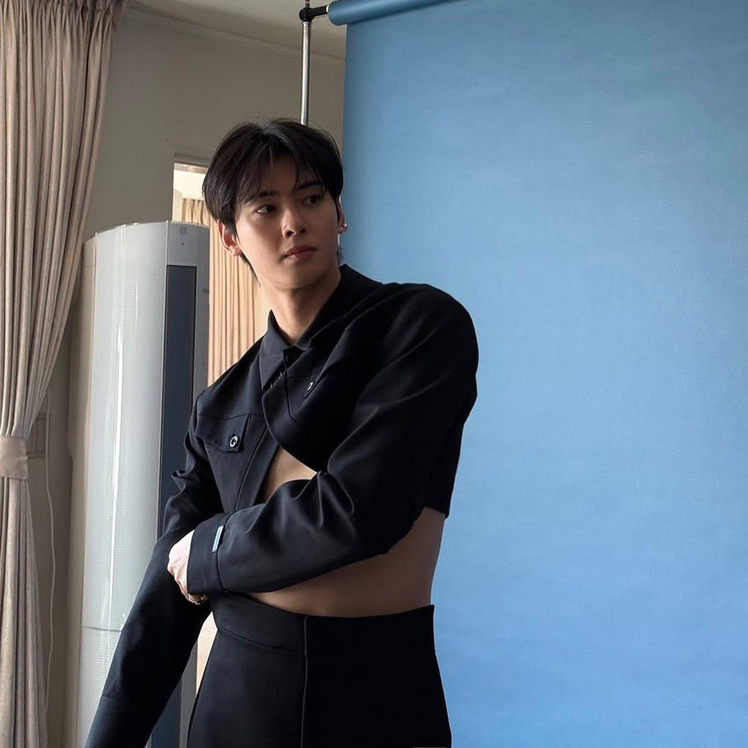 Latest photo of Cha Eunwoo
