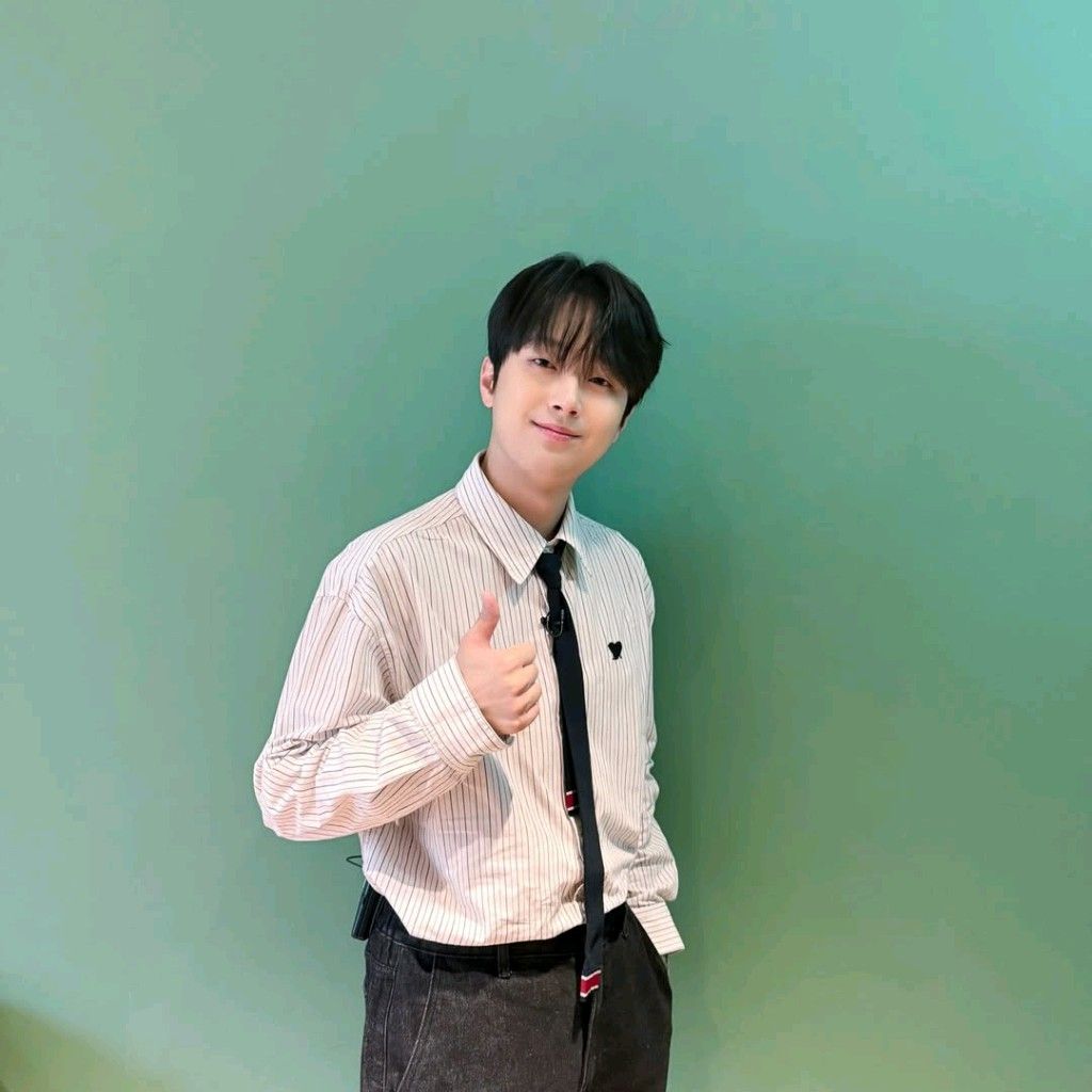 李灿元的最新照片