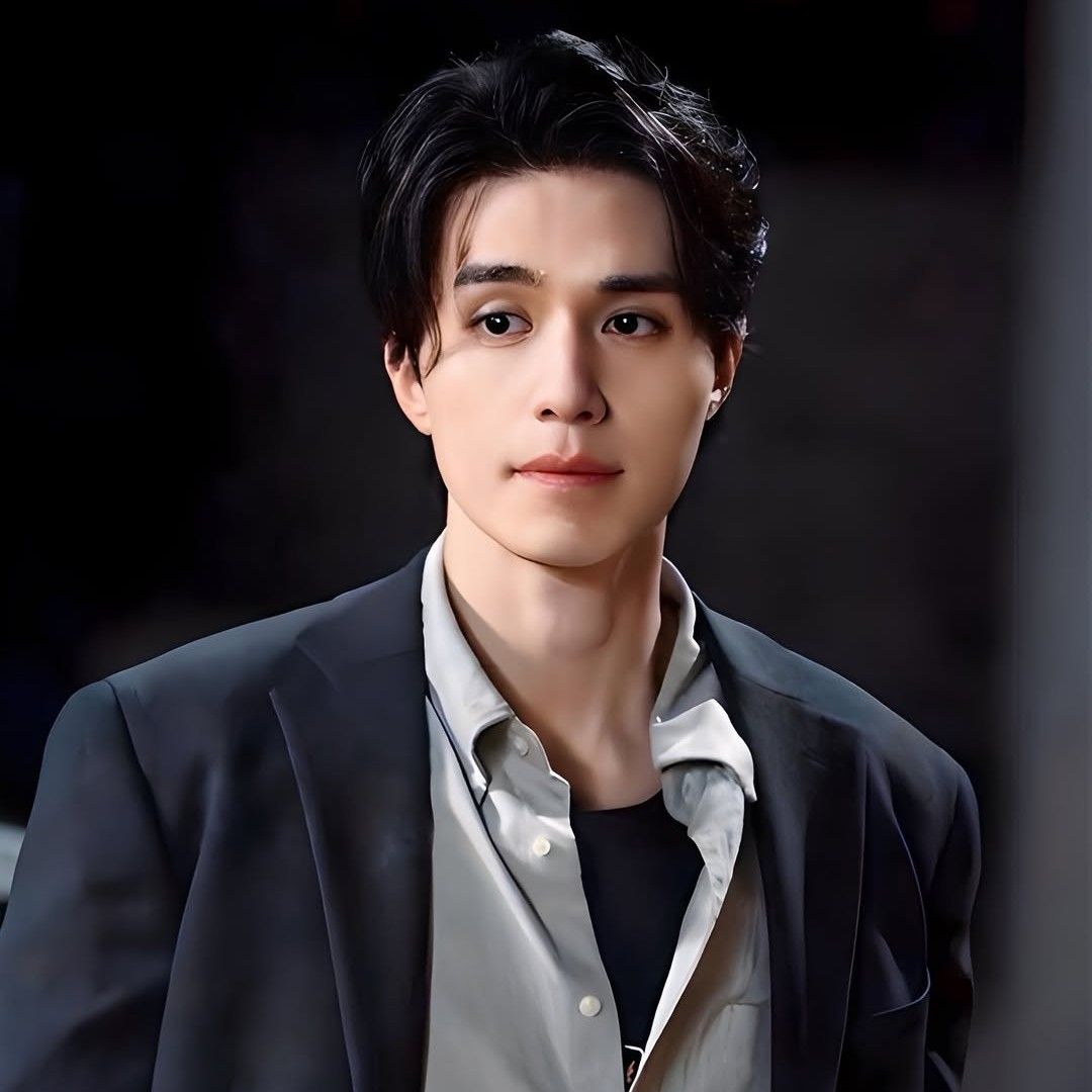 Recent activity shot of Lee Dongwook